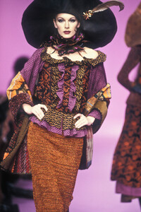 LudmilaIsaeva_ChristianLacroixFW1993_05.jpg