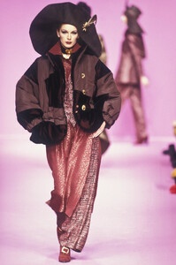 LudmilaIsaeva_ChristianLacroixFW1993_11.jpg