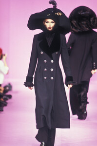 LudmilaIsaeva_ChristianLacroixFW1993_13.jpg