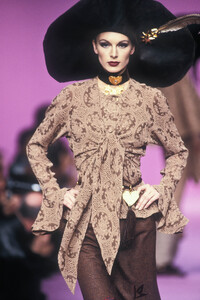 LudmilaIsaeva_ChristianLacroixFW1993_16.jpg