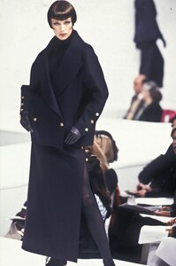 LudmilaIsaeva_ClaudeMontanaFW1993_04.jpg