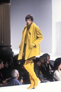 LudmilaIsaeva_ClaudeMontanaFW1993_06.jpg