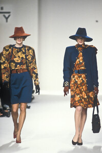 LudmilaIsaeva_GivenchyFW1991_01.jpg