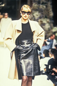 LudmilaIsaeva_GivenchyHCFW1993_02.jpg