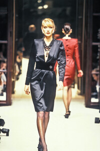 LudmilaIsaeva_GivenchyHCFW1993_07.jpg