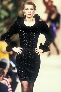 LudmilaIsaeva_YvesSaintLaurentHCFW1993_03.jpg