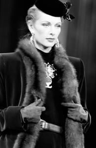LudmilaIsaeva_YvesSaintLaurentHCFW1993_15.jpg