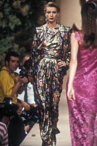 LudmilaIsaeva_YvesSaintLaurentHCFW1993_27.jpg