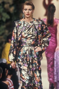 LudmilaIsaeva_YvesSaintLaurentHCFW1993_28.jpg