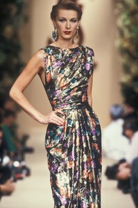 LudmilaIsaeva_YvesSaintLaurentHCFW1993_31.jpg