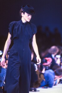 Mathilde_CommedesGarconsFW1989_02.jpg