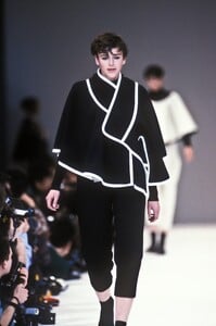 Mathilde_CommedesGarconsFW1989_03.jpg