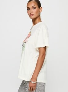 MelitaS - PrPolly - Country Festival Oversized Tee White-6 - 3-Model-Melita-Us4_E1293d03-9c45-4ab7.jpg