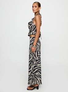MelitaS - PrPolly - Eleganza Maxi Skirt Zebra-9 - 3-Model-Melita-Us2_E1b93a08-F1dc-4dae.jpg