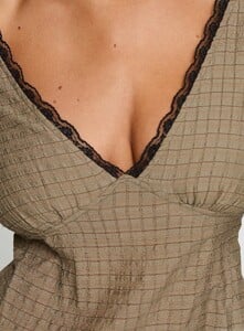 MelitaS - PrPolly - Haega Long Sleeve Top Olive-6 - 5-Model-Melita-Us4_3a59bafa-1d4f-45e7.jpg