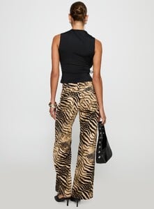 MelitaS - PrPolly - Low Rise Roomy Pants Multi-8 - 4-Model-Melita-Us2_Aa35e49f-02ec-4cba-8157-7a7e1c3cbc3f.jpg