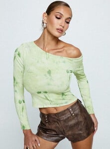 MelitaS - PrPolly - Malian Long Sleeve Top Green Floral-8 - 7-Model-Melita-Us4_B9674d29-D80f-43bc-84b1-1604cb0c744e.jpg