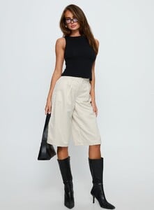 NSole - PrPolly - Jakai Longline Tailored Short Cream-7 - 2-Model-Nat-Us2_752e42b3-Dc0d-4294.jpg