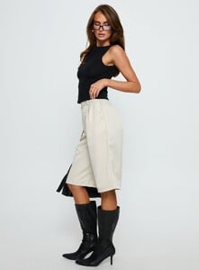 NSole - PrPolly - Jakai Longline Tailored Short Cream-7 - 3-Model-Nat-Us2_A6f1ea7e-547b-4a0c.jpg