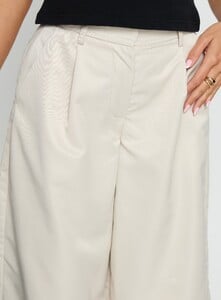 NSole - PrPolly - Jakai Longline Tailored Short Cream-7 - 5-Model-Nat-Us2_76b43636-98ea-4402.jpg