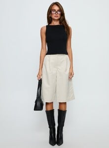 NSole - PrPolly - Jakai Longline Tailored Short Cream-7 - 6-Model-Nat-Us2_A3f31dc9-E5c0-4205.jpg