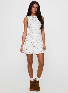 NSole - PrPolly - Lullabies Pointelle Nightie Floral-7 - 2-Model-Nat-Us2_8fc46705-D420-4e25.jpg