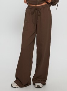 SummerH - PrPolly - All Day Straight Leg Sweatpants Chocolate Br-7 - 1-Model-Summer-Us2_D61fb92b-Bd4e-4937.jpg