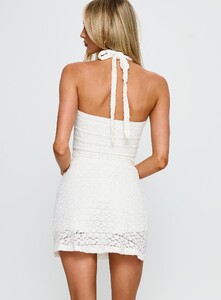 SummerH - PrPolly - Breona Halter Textured Playsuit White-7 - 4-Model-Summer-Us2_46cfd2c3-08e0-4c29.jpg