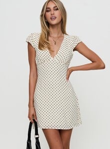 SummerH - PrPolly - Cannelloni Mini Dress Polka Dot-10 - 1-Model-Summer-Us2_96a4663d-61c5-4010.jpg