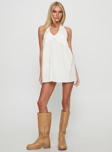 SummerH - PrPolly - Celestyna Halter Mini Dress White-6 - 1-Model-Summer-Us2_345f36c8-C3fd-4057.jpg