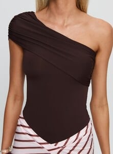 SummerH - PrPolly - Celyra One Shoulder Bodysuit Chocolate-10 - 5-Model-Summer-Us2_D9e1f5fb-4cbe-4213.jpg