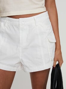 SummerH - PrPolly - Colonel Cargo Mini Short White-7 - 5-Model-Summer-Us2_F5f449a9-28c9-450a.jpg