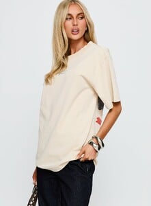 SummerH - PrPolly - Corvette Classics Oversized Graphic Top Beig-7 - 3-Model-Summer-Us2_E3deb0e0-8cd4-434d.jpg