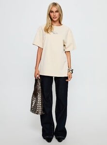 SummerH - PrPolly - Corvette Classics Oversized Graphic Top Beig-7 - 6-Model-Summer-Us2_6e0c3058-Fc66-4e1c.jpg