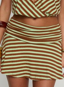 SummerH - PrPolly - Desire More Skort Multi-8 - 5-Model-Summer-Us2_4e629154-D912-4d49.jpg