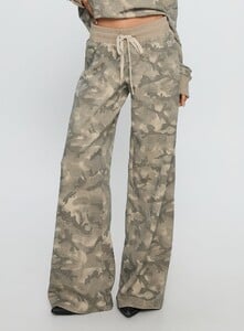 SummerH - PrPolly - Dodie Wide Leg Pants Camo-7 - 1-Model-Summer-Us2_3e039993-2437-4a19.jpg