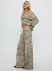 SummerH - PrPolly - Dodie Wide Leg Pants Camo-7 - 3-Model-Summer-Us2_72f1e391-A2f7-4cdd.jpg