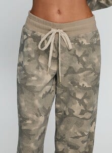 SummerH - PrPolly - Dodie Wide Leg Pants Camo-7 - 5-Model-Summer-Us2_A0590a92-1af7-4387.jpg