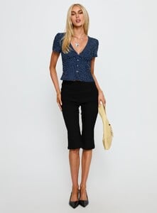 SummerH - PrPolly - Isolda Top Navy Polka-7 - 2-Model-Summer-Us2_Bb6e7f8d-E8b5-4ed2.jpg
