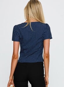 SummerH - PrPolly - Isolda Top Navy Polka-7 - 4-Model-Summer-Us2_8b18ffa7-A9dc-4dc7.jpg