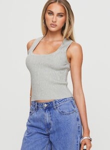 SummerH - PrPolly - Issues Knit Top Grey-8 - 1-Model-Summer-Us2_04c15dfe-53fa-47b3.jpg