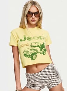 SummerH - PrPolly - Jeep Girl Graphic Top Yellow-9 - 7-Model-Summer-Us2_D37eec06-C2b2-400d.jpg