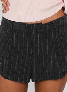 SummerH - PrPolly - Laurynn Tailored Shorts Grey Pinstripe-9 - 5-Model-Summer-Us2_6f1f1ec2-3f8f-4500.jpg