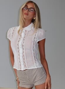 SummerH - PrPolly - Loisee Blouse Top Cream-7 - 0-Model-Summer-Us2_9460c00c-Abc9-4a81.jpg