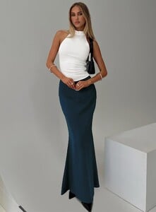 SummerH - PrPolly - Merril Halter Top White-8 - 7-Model-Summer-Us2_2f8d6b66-Fbe6-42e6.jpg