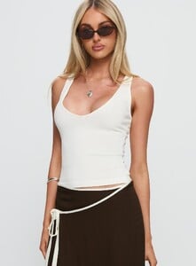 SummerH - PrPolly - Nani Scoop Knit Tank White-8 - 1-Model-Summer-Us2_2fcd8743-9151-4745.jpg