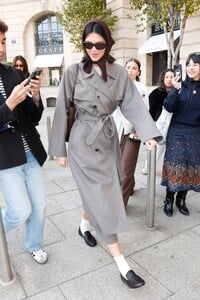 kendall-jenner-channels-90s-chic-in-the-row-trench-coat-in-paris-0.jpg