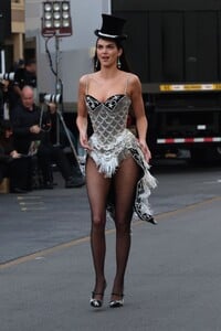 kendall-jenner-in-catherine-martin-costume-at-vogue-world-hollywood-2025-1.jpg