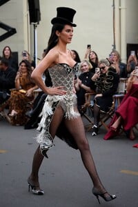 kendall-jenner-in-catherine-martin-costume-at-vogue-world-hollywood-2025-7.jpg