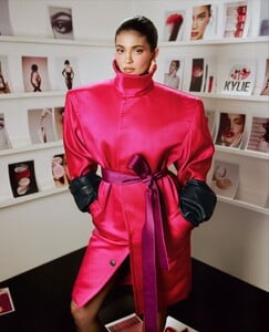 kylie-jenner-champions-wwd-beautyinc-unveiling-power-suit-drama-6.jpg